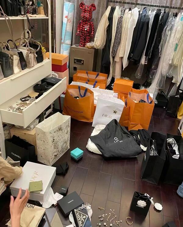 砚山县回收顶奢鞋服